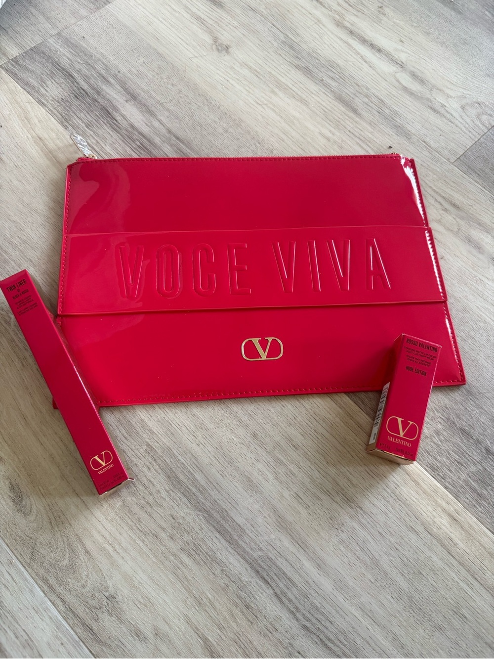NEW Vibrant Red Luxury Set Valentino Beauty Liner Matte Lipstick Voce Vita